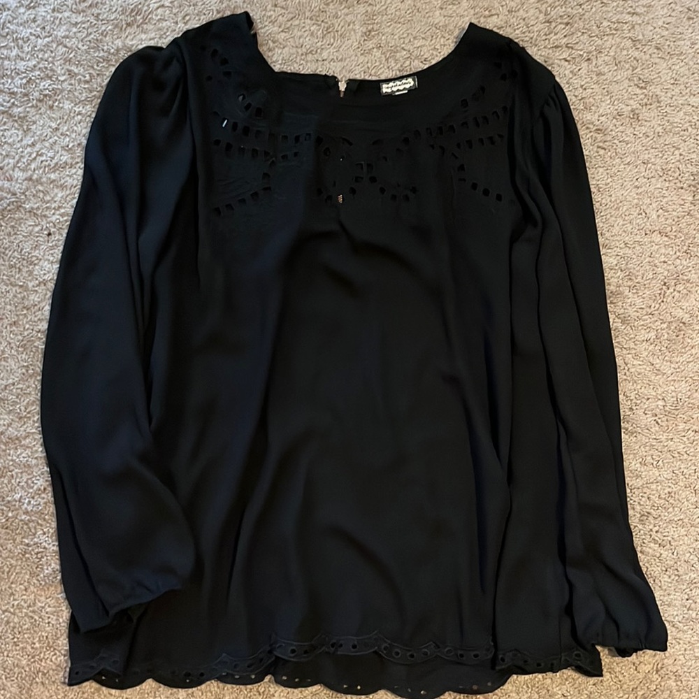 Eyeshadow black eyelet blouse size 2X